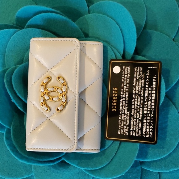 SOLD Gorgeous Chanel Cardholder - Picture 1 of 7